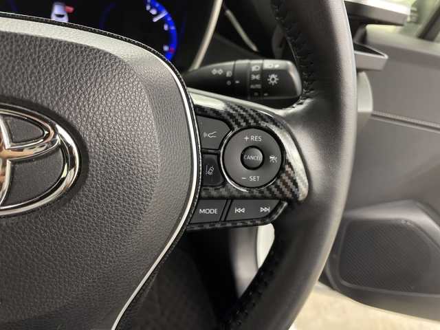 トヨタ カローラ スポーツ ハイブリッドG スタイルPKG 鹿児島県 2020(令2)年 3.4万km プラチナホワイトパールマイカ TRDエアロ【フロント・リア・サイド】/TRDドアハンドルプロテクター/TRDペダルカバー【ブレーキ・アクセル】/サイドドアアンダーガーニッシュ/ステアリングガーニッシュ/専用ドリンクホルダー(D席)/黒ハーフレザーシート/純正9インチディスプレイオーディオ/(USB/AM/FM/Bluetooth/CD/DVD/フルセグTV/ナビキット】/CD・DVDデッキ/バックカメラ/ビルトインETC/前後ドライブレコーダーCOMTEC【DC-DR652】/Toyota Safety Sense/・PCS(プリクラッシュセーフティ)/・LTA(レーントレーシングアシスト)/・RSA(ロードサインアシスト)/・オートマチックハイビーム/・先行車発進告知機能/・レーダークルーズコントロール(全車速追従機能付き)/BSM(ブラインドスポットモニター)/RCTA(リヤクロストラフィックアラート)/PKSB(パーキングサポートブレーキ)/オートライト/クリアランスソナー/コーナーセンサー/シートヒーター(D/N席)/ブレーキホールド/電格ウィンカーミラー/純正フロアマット/純正16インチアルミホイール/USB充電ソケット/スペアキー×１/ドアバイザー/取扱説明書/保証書