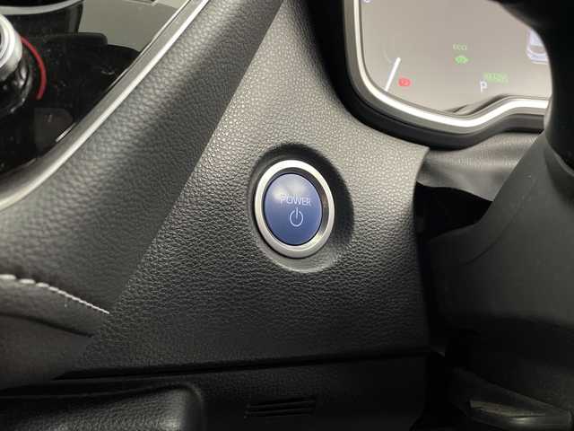 トヨタ カローラ スポーツ ハイブリッドG スタイルPKG 鹿児島県 2020(令2)年 3.4万km プラチナホワイトパールマイカ TRDエアロ【フロント・リア・サイド】/TRDドアハンドルプロテクター/TRDペダルカバー【ブレーキ・アクセル】/サイドドアアンダーガーニッシュ/ステアリングガーニッシュ/専用ドリンクホルダー(D席)/黒ハーフレザーシート/純正9インチディスプレイオーディオ/(USB/AM/FM/Bluetooth/CD/DVD/フルセグTV/ナビキット】/CD・DVDデッキ/バックカメラ/ビルトインETC/前後ドライブレコーダーCOMTEC【DC-DR652】/Toyota Safety Sense/・PCS(プリクラッシュセーフティ)/・LTA(レーントレーシングアシスト)/・RSA(ロードサインアシスト)/・オートマチックハイビーム/・先行車発進告知機能/・レーダークルーズコントロール(全車速追従機能付き)/BSM(ブラインドスポットモニター)/RCTA(リヤクロストラフィックアラート)/PKSB(パーキングサポートブレーキ)/オートライト/クリアランスソナー/コーナーセンサー/シートヒーター(D/N席)/ブレーキホールド/電格ウィンカーミラー/純正フロアマット/純正16インチアルミホイール/USB充電ソケット/スペアキー×１/ドアバイザー/取扱説明書/保証書