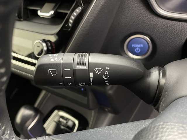 トヨタ カローラ スポーツ ハイブリッドG スタイルPKG 鹿児島県 2020(令2)年 3.4万km プラチナホワイトパールマイカ TRDエアロ【フロント・リア・サイド】/TRDドアハンドルプロテクター/TRDペダルカバー【ブレーキ・アクセル】/サイドドアアンダーガーニッシュ/ステアリングガーニッシュ/専用ドリンクホルダー(D席)/黒ハーフレザーシート/純正9インチディスプレイオーディオ/(USB/AM/FM/Bluetooth/CD/DVD/フルセグTV/ナビキット】/CD・DVDデッキ/バックカメラ/ビルトインETC/前後ドライブレコーダーCOMTEC【DC-DR652】/Toyota Safety Sense/・PCS(プリクラッシュセーフティ)/・LTA(レーントレーシングアシスト)/・RSA(ロードサインアシスト)/・オートマチックハイビーム/・先行車発進告知機能/・レーダークルーズコントロール(全車速追従機能付き)/BSM(ブラインドスポットモニター)/RCTA(リヤクロストラフィックアラート)/PKSB(パーキングサポートブレーキ)/オートライト/クリアランスソナー/コーナーセンサー/シートヒーター(D/N席)/ブレーキホールド/電格ウィンカーミラー/純正フロアマット/純正16インチアルミホイール/USB充電ソケット/スペアキー×１/ドアバイザー/取扱説明書/保証書