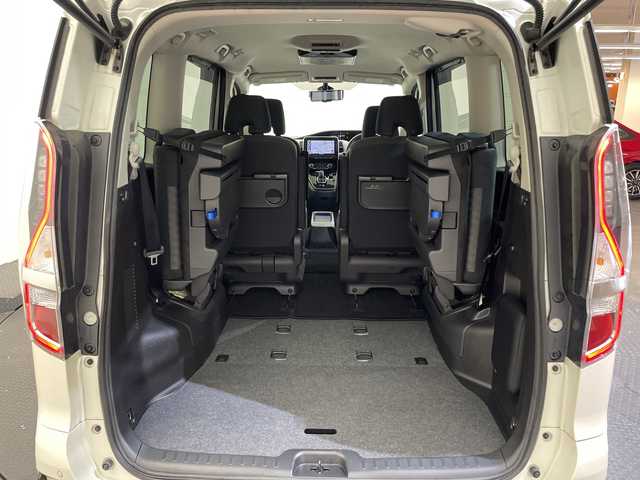 日産 セレナ e－パワー ハイウェイスター V 愛媛県 2022(令4)年 3.1万km ブリリアントホワイトパール １０型ナビ/フルセグ／Ｂｌｕｅｔｏｏｔｈ／USB/全方位カメラ/後席モニター/衝突軽減ブレーキ/レーダークルーズコントロール/ＥＴＣ/前方ドライブレコーダー/両側パワースライドドア/前後コーナーセンサー/レーンキープアシスト/前方ドライブレコーダー/DN席シートヒーター/LEDヘッドライト