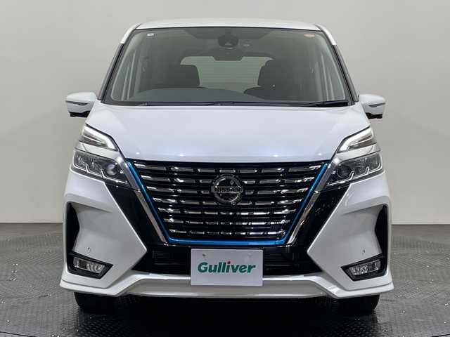 日産 セレナ e－パワー ハイウェイスター V 愛媛県 2022(令4)年 3.1万km ブリリアントホワイトパール １０型ナビ/フルセグ／Ｂｌｕｅｔｏｏｔｈ／USB/全方位カメラ/後席モニター/衝突軽減ブレーキ/レーダークルーズコントロール/ＥＴＣ/前方ドライブレコーダー/両側パワースライドドア/前後コーナーセンサー/レーンキープアシスト/前方ドライブレコーダー/DN席シートヒーター/LEDヘッドライト