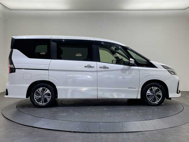 日産 セレナ e－パワー ハイウェイスター V 愛媛県 2022(令4)年 3.1万km ブリリアントホワイトパール １０型ナビ/フルセグ／Ｂｌｕｅｔｏｏｔｈ／USB/全方位カメラ/後席モニター/衝突軽減ブレーキ/レーダークルーズコントロール/ＥＴＣ/前方ドライブレコーダー/両側パワースライドドア/前後コーナーセンサー/レーンキープアシスト/前方ドライブレコーダー/DN席シートヒーター/LEDヘッドライト