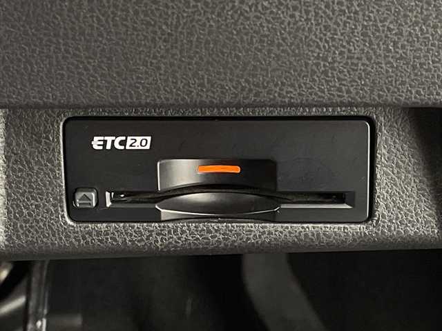 日産 リーフ X 岐阜県 2021(令3)年 2.8万km ブリリアントホワイトパール 純正ナビ/Bluetooth/USB/HDMI/フルセグTV/バックカメラ/エマージェンシーブレーキ/車線逸脱警報/道路標識表示/コーナーセンサー/シートヒーター/ステアリングヒーター/ビルトインETC/ドライブレコーダー/オートLEDヘッドライト/プッシュスタート/純正16インチアルミホイール