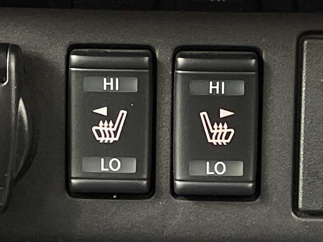 日産 リーフ X 岐阜県 2021(令3)年 2.8万km ブリリアントホワイトパール 純正ナビ/Bluetooth/USB/HDMI/フルセグTV/バックカメラ/エマージェンシーブレーキ/車線逸脱警報/道路標識表示/コーナーセンサー/シートヒーター/ステアリングヒーター/ビルトインETC/ドライブレコーダー/オートLEDヘッドライト/プッシュスタート/純正16インチアルミホイール