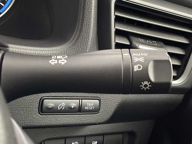 日産 リーフ X 岐阜県 2021(令3)年 2.8万km ブリリアントホワイトパール 純正ナビ/Bluetooth/USB/HDMI/フルセグTV/バックカメラ/エマージェンシーブレーキ/車線逸脱警報/道路標識表示/コーナーセンサー/シートヒーター/ステアリングヒーター/ビルトインETC/ドライブレコーダー/オートLEDヘッドライト/プッシュスタート/純正16インチアルミホイール