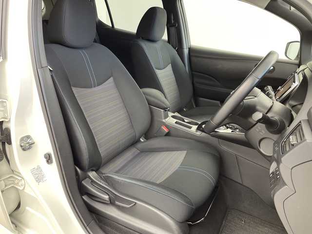 日産 リーフ X 岐阜県 2021(令3)年 2.8万km ブリリアントホワイトパール 純正ナビ/Bluetooth/USB/HDMI/フルセグTV/バックカメラ/エマージェンシーブレーキ/車線逸脱警報/道路標識表示/コーナーセンサー/シートヒーター/ステアリングヒーター/ビルトインETC/ドライブレコーダー/オートLEDヘッドライト/プッシュスタート/純正16インチアルミホイール