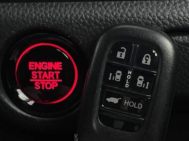 ホンダ ステップワゴン スパーダ 新潟県 2023(令5)年 1.8万km クリスタルブラックパール ギャザズ11.4型メモリナビ/CD/DVD/BT/バックカメラ/ETC/フルセグ/純正15型フリップダウンモニター/両側パワースライドドア/パワーテールゲート/オートクルーズ/シートヒーター　D席/N席/純正アルミ16インチ/ホンダセンシング/ハーフレザーシート
