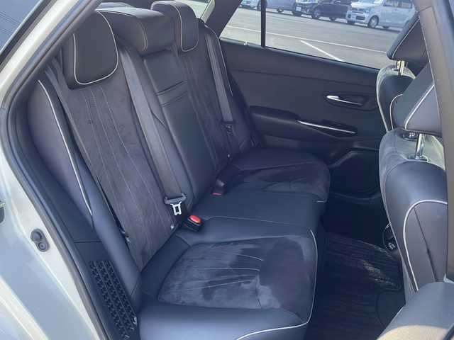 トヨタ クラウン ハイブリッド RS アドバンス 茨城県 2018(平30)年 5.2万km ホワイトパールクリスタルシャイン 純正SDナビ(Bluetooth/CD/DVDアラウンドビューモニター/フルセグTV)/クルーズコントロール/ドライブレコーダー/パワーシート/レザーシート/ETC2.0/横滑り防止装置/コーナーセンサー/レーンキープアシスト/LEDオートライト/オートマチックハイビーム/カーテンエアバッグ/MTモード付AT/パーキングアシスト/冷房AAC/純正フロアマット/純正エアロ/18インチ純正アルミホイール