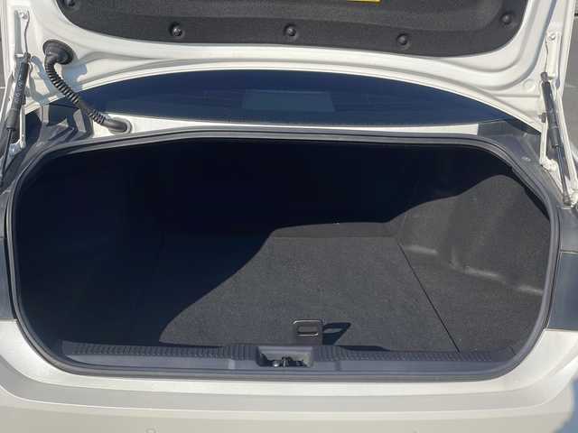 トヨタ クラウン ハイブリッド RS アドバンス 茨城県 2018(平30)年 5.2万km ホワイトパールクリスタルシャイン 純正SDナビ(Bluetooth/CD/DVDアラウンドビューモニター/フルセグTV)/クルーズコントロール/ドライブレコーダー/パワーシート/レザーシート/ETC2.0/横滑り防止装置/コーナーセンサー/レーンキープアシスト/LEDオートライト/オートマチックハイビーム/カーテンエアバッグ/MTモード付AT/パーキングアシスト/冷房AAC/純正フロアマット/純正エアロ/18インチ純正アルミホイール