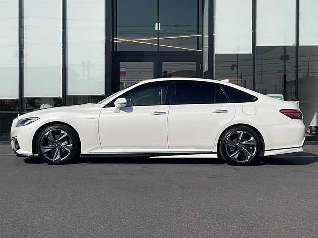 トヨタ クラウン ハイブリッド RS アドバンス 茨城県 2018(平30)年 5.2万km ホワイトパールクリスタルシャイン 純正SDナビ(Bluetooth/CD/DVDアラウンドビューモニター/フルセグTV)/クルーズコントロール/ドライブレコーダー/パワーシート/レザーシート/ETC2.0/横滑り防止装置/コーナーセンサー/レーンキープアシスト/LEDオートライト/オートマチックハイビーム/カーテンエアバッグ/MTモード付AT/パーキングアシスト/冷房AAC/純正フロアマット/純正エアロ/18インチ純正アルミホイール