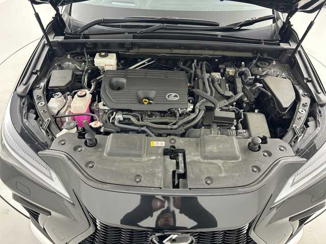 レクサス ＮＸ 350h Fスポーツ 福島県 2023(令5)年 2.8万km グラファイトブラックガラスフレーク ／禁煙車/／パノラミックビューモニター/／パノラマルーフ/／ワイヤレス充電/／Lexus Safety System＋/・プリクラッシュセーフティ/・レーントレーシングアシスト/・レーダークルーズコントロール/・オートマチックハイビーム/・クリアランスソナー/・パーキングサポートブレーキ/／ブラインドスポットモニター/／ヘッドアップディスプレイ/／アドバンスドパーク/／純正ナビ/・BT.USB.HDMI/・フルセグTV/／電動リアゲート/／赤 本革シート/・前席シートヒーター/・前席エアーシート/・前席パワーシート/・D席シートメモリー/／パドルシフト/・ステアリングヒーター/・ステアリングスイッチ/／ワイヤレス充電/／ビルトインETC2.0/／三眼LEDヘッドライト/・LEDフォグライト/／純正20インチAW/／社外フロアマット/／オートワイパー/／ミラーヒーター