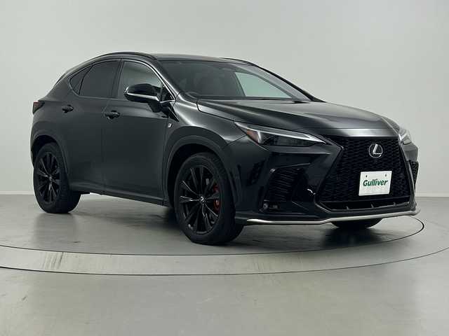 レクサス ＮＸ 350h Fスポーツ 福島県 2023(令5)年 2.8万km グラファイトブラックガラスフレーク ／禁煙車/／パノラミックビューモニター/／パノラマルーフ/／ワイヤレス充電/／Lexus Safety System＋/・プリクラッシュセーフティ/・レーントレーシングアシスト/・レーダークルーズコントロール/・オートマチックハイビーム/・クリアランスソナー/・パーキングサポートブレーキ/／ブラインドスポットモニター/／ヘッドアップディスプレイ/／アドバンスドパーク/／純正ナビ/・BT.USB.HDMI/・フルセグTV/／電動リアゲート/／赤 本革シート/・前席シートヒーター/・前席エアーシート/・前席パワーシート/・D席シートメモリー/／パドルシフト/・ステアリングヒーター/・ステアリングスイッチ/／ワイヤレス充電/／ビルトインETC2.0/／三眼LEDヘッドライト/・LEDフォグライト/／純正20インチAW/／社外フロアマット/／オートワイパー/／ミラーヒーター