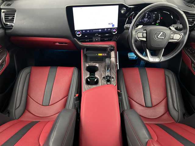 レクサス ＮＸ 350h Fスポーツ 福島県 2023(令5)年 2.8万km グラファイトブラックガラスフレーク ／禁煙車/／パノラミックビューモニター/／パノラマルーフ/／ワイヤレス充電/／Lexus Safety System＋/・プリクラッシュセーフティ/・レーントレーシングアシスト/・レーダークルーズコントロール/・オートマチックハイビーム/・クリアランスソナー/・パーキングサポートブレーキ/／ブラインドスポットモニター/／ヘッドアップディスプレイ/／アドバンスドパーク/／純正ナビ/・BT.USB.HDMI/・フルセグTV/／電動リアゲート/／赤 本革シート/・前席シートヒーター/・前席エアーシート/・前席パワーシート/・D席シートメモリー/／パドルシフト/・ステアリングヒーター/・ステアリングスイッチ/／ワイヤレス充電/／ビルトインETC2.0/／三眼LEDヘッドライト/・LEDフォグライト/／純正20インチAW/／社外フロアマット/／オートワイパー/／ミラーヒーター