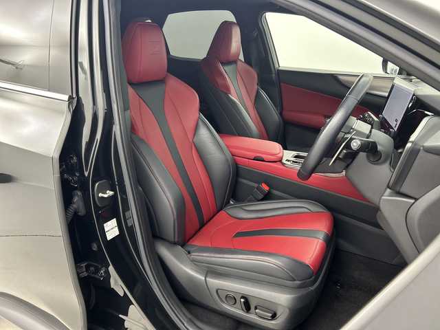 レクサス ＮＸ 350h Fスポーツ 福島県 2023(令5)年 2.8万km グラファイトブラックガラスフレーク ／禁煙車/／パノラミックビューモニター/／パノラマルーフ/／ワイヤレス充電/／Lexus Safety System＋/・プリクラッシュセーフティ/・レーントレーシングアシスト/・レーダークルーズコントロール/・オートマチックハイビーム/・クリアランスソナー/・パーキングサポートブレーキ/／ブラインドスポットモニター/／ヘッドアップディスプレイ/／アドバンスドパーク/／純正ナビ/・BT.USB.HDMI/・フルセグTV/／電動リアゲート/／赤 本革シート/・前席シートヒーター/・前席エアーシート/・前席パワーシート/・D席シートメモリー/／パドルシフト/・ステアリングヒーター/・ステアリングスイッチ/／ワイヤレス充電/／ビルトインETC2.0/／三眼LEDヘッドライト/・LEDフォグライト/／純正20インチAW/／社外フロアマット/／オートワイパー/／ミラーヒーター