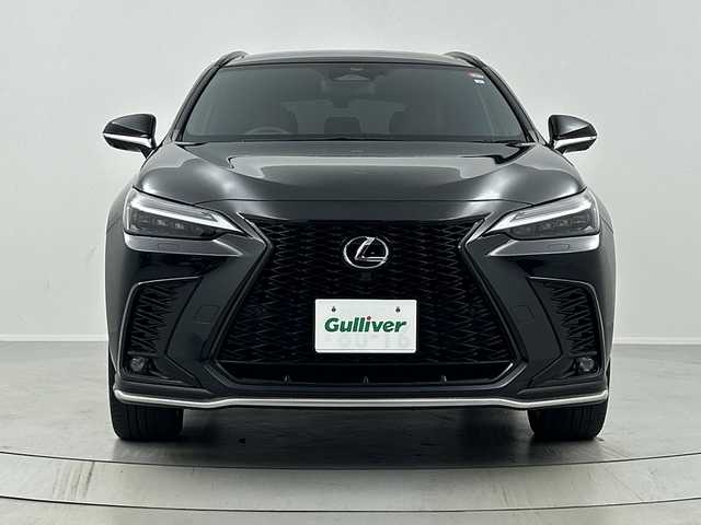 レクサス ＮＸ 350h Fスポーツ 福島県 2023(令5)年 2.8万km グラファイトブラックガラスフレーク ／禁煙車/／パノラミックビューモニター/／パノラマルーフ/／ワイヤレス充電/／Lexus Safety System＋/・プリクラッシュセーフティ/・レーントレーシングアシスト/・レーダークルーズコントロール/・オートマチックハイビーム/・クリアランスソナー/・パーキングサポートブレーキ/／ブラインドスポットモニター/／ヘッドアップディスプレイ/／アドバンスドパーク/／純正ナビ/・BT.USB.HDMI/・フルセグTV/／電動リアゲート/／赤 本革シート/・前席シートヒーター/・前席エアーシート/・前席パワーシート/・D席シートメモリー/／パドルシフト/・ステアリングヒーター/・ステアリングスイッチ/／ワイヤレス充電/／ビルトインETC2.0/／三眼LEDヘッドライト/・LEDフォグライト/／純正20インチAW/／社外フロアマット/／オートワイパー/／ミラーヒーター