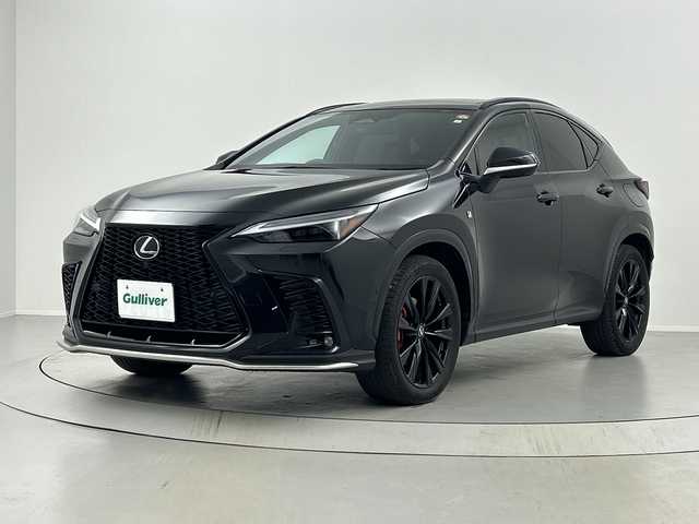 レクサス ＮＸ 350h Fスポーツ 福島県 2023(令5)年 2.8万km グラファイトブラックガラスフレーク ／禁煙車/／パノラミックビューモニター/／パノラマルーフ/／ワイヤレス充電/／Lexus Safety System＋/・プリクラッシュセーフティ/・レーントレーシングアシスト/・レーダークルーズコントロール/・オートマチックハイビーム/・クリアランスソナー/・パーキングサポートブレーキ/／ブラインドスポットモニター/／ヘッドアップディスプレイ/／アドバンスドパーク/／純正ナビ/・BT.USB.HDMI/・フルセグTV/／電動リアゲート/／赤 本革シート/・前席シートヒーター/・前席エアーシート/・前席パワーシート/・D席シートメモリー/／パドルシフト/・ステアリングヒーター/・ステアリングスイッチ/／ワイヤレス充電/／ビルトインETC2.0/／三眼LEDヘッドライト/・LEDフォグライト/／純正20インチAW/／社外フロアマット/／オートワイパー/／ミラーヒーター