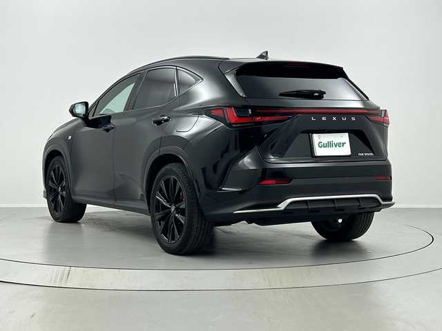レクサス ＮＸ 350h Fスポーツ 福島県 2023(令5)年 2.8万km グラファイトブラックガラスフレーク ／禁煙車/／パノラミックビューモニター/／パノラマルーフ/／ワイヤレス充電/／Lexus Safety System＋/・プリクラッシュセーフティ/・レーントレーシングアシスト/・レーダークルーズコントロール/・オートマチックハイビーム/・クリアランスソナー/・パーキングサポートブレーキ/／ブラインドスポットモニター/／ヘッドアップディスプレイ/／アドバンスドパーク/／純正ナビ/・BT.USB.HDMI/・フルセグTV/／電動リアゲート/／赤 本革シート/・前席シートヒーター/・前席エアーシート/・前席パワーシート/・D席シートメモリー/／パドルシフト/・ステアリングヒーター/・ステアリングスイッチ/／ワイヤレス充電/／ビルトインETC2.0/／三眼LEDヘッドライト/・LEDフォグライト/／純正20インチAW/／社外フロアマット/／オートワイパー/／ミラーヒーター