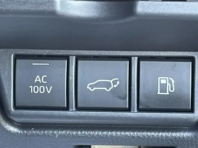 トヨタ プリウス Z 香川県 2024(令6)年 2.6万km アティチュードブラックマイカ 登録時走行距離：25892km/メーカー純正12.3型メモリナビ/　BT接続　フルセグTV/全方位カメラ/パーキングサポート/プリクラッシュセーフティシステム/レーダークルーズコントロール/レーンキープアシスト/クリアランスソナー/ブラインドスポットモニター/オートハイビーム/LEDヘッドライト/オートライト/ブラックレザーシート/シートヒーター/シートベンチレーション/パワーシート/シートメモリ/革巻きステアリング/ステアリングスイッチ/ステアリングヒーター/AC100V充電/置くだけ充電/ビルトインETC2.0/プッシュスタート/スマートキー