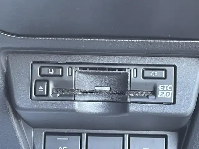 トヨタ プリウス Z 香川県 2024(令6)年 2.6万km アティチュードブラックマイカ 登録時走行距離：25892km/メーカー純正12.3型メモリナビ/　BT接続　フルセグTV/全方位カメラ/パーキングサポート/プリクラッシュセーフティシステム/レーダークルーズコントロール/レーンキープアシスト/クリアランスソナー/ブラインドスポットモニター/オートハイビーム/LEDヘッドライト/オートライト/ブラックレザーシート/シートヒーター/シートベンチレーション/パワーシート/シートメモリ/革巻きステアリング/ステアリングスイッチ/ステアリングヒーター/AC100V充電/置くだけ充電/ビルトインETC2.0/プッシュスタート/スマートキー