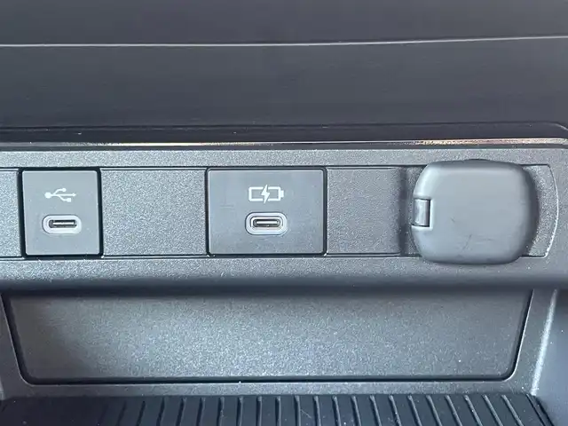 トヨタ プリウス Z 香川県 2024(令6)年 2.6万km アティチュードブラックマイカ 登録時走行距離：25892km/メーカー純正12.3型メモリナビ/　BT接続　フルセグTV/全方位カメラ/パーキングサポート/プリクラッシュセーフティシステム/レーダークルーズコントロール/レーンキープアシスト/クリアランスソナー/ブラインドスポットモニター/オートハイビーム/LEDヘッドライト/オートライト/ブラックレザーシート/シートヒーター/シートベンチレーション/パワーシート/シートメモリ/革巻きステアリング/ステアリングスイッチ/ステアリングヒーター/AC100V充電/置くだけ充電/ビルトインETC2.0/プッシュスタート/スマートキー