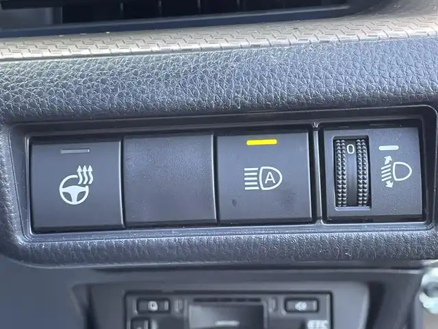 トヨタ プリウス Z 香川県 2024(令6)年 2.6万km アティチュードブラックマイカ 登録時走行距離：25892km/メーカー純正12.3型メモリナビ/　BT接続　フルセグTV/全方位カメラ/パーキングサポート/プリクラッシュセーフティシステム/レーダークルーズコントロール/レーンキープアシスト/クリアランスソナー/ブラインドスポットモニター/オートハイビーム/LEDヘッドライト/オートライト/ブラックレザーシート/シートヒーター/シートベンチレーション/パワーシート/シートメモリ/革巻きステアリング/ステアリングスイッチ/ステアリングヒーター/AC100V充電/置くだけ充電/ビルトインETC2.0/プッシュスタート/スマートキー