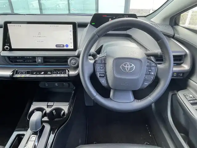 トヨタ プリウス Z 香川県 2024(令6)年 2.6万km アティチュードブラックマイカ 登録時走行距離：25892km/メーカー純正12.3型メモリナビ/　BT接続　フルセグTV/全方位カメラ/パーキングサポート/プリクラッシュセーフティシステム/レーダークルーズコントロール/レーンキープアシスト/クリアランスソナー/ブラインドスポットモニター/オートハイビーム/LEDヘッドライト/オートライト/ブラックレザーシート/シートヒーター/シートベンチレーション/パワーシート/シートメモリ/革巻きステアリング/ステアリングスイッチ/ステアリングヒーター/AC100V充電/置くだけ充電/ビルトインETC2.0/プッシュスタート/スマートキー