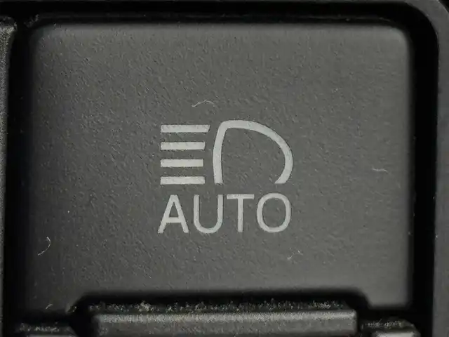 トヨタ エスティマ アエラス プレミアム 福岡県 2018(平30)年 3.2万km ブラック ワンオーナー　/後席モニター　/純正ナビ／フルセグＴＶ　/バックカメラ　/ビルトインETC　/前方ドライブレコーダー　/クルーズコントロール　/衝突被害軽減ブレーキ　/レーンキープ　/両側電動スライドドア　/ハーフレザーシート　/パワーシート　/純正１８インチＡＷ　/LEDヘッドライト