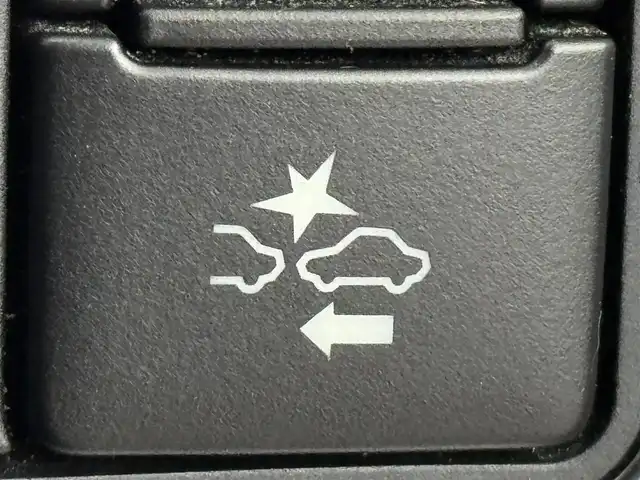 トヨタ エスティマ アエラス プレミアム 福岡県 2018(平30)年 3.2万km ブラック ワンオーナー　/後席モニター　/純正ナビ／フルセグＴＶ　/バックカメラ　/ビルトインETC　/前方ドライブレコーダー　/クルーズコントロール　/衝突被害軽減ブレーキ　/レーンキープ　/両側電動スライドドア　/ハーフレザーシート　/パワーシート　/純正１８インチＡＷ　/LEDヘッドライト