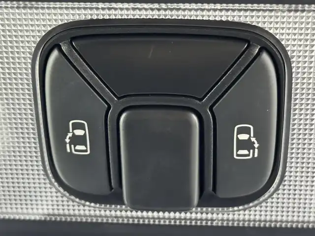 トヨタ エスティマ アエラス プレミアム 福岡県 2018(平30)年 3.2万km ブラック ワンオーナー　/後席モニター　/純正ナビ／フルセグＴＶ　/バックカメラ　/ビルトインETC　/前方ドライブレコーダー　/クルーズコントロール　/衝突被害軽減ブレーキ　/レーンキープ　/両側電動スライドドア　/ハーフレザーシート　/パワーシート　/純正１８インチＡＷ　/LEDヘッドライト