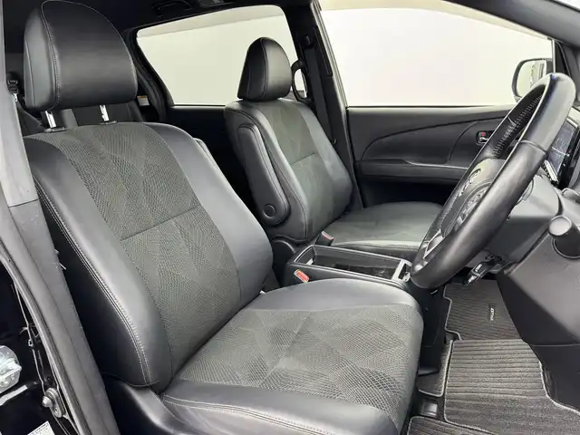 トヨタ エスティマ アエラス プレミアム 福岡県 2018(平30)年 3.2万km ブラック ワンオーナー　/後席モニター　/純正ナビ／フルセグＴＶ　/バックカメラ　/ビルトインETC　/前方ドライブレコーダー　/クルーズコントロール　/衝突被害軽減ブレーキ　/レーンキープ　/両側電動スライドドア　/ハーフレザーシート　/パワーシート　/純正１８インチＡＷ　/LEDヘッドライト