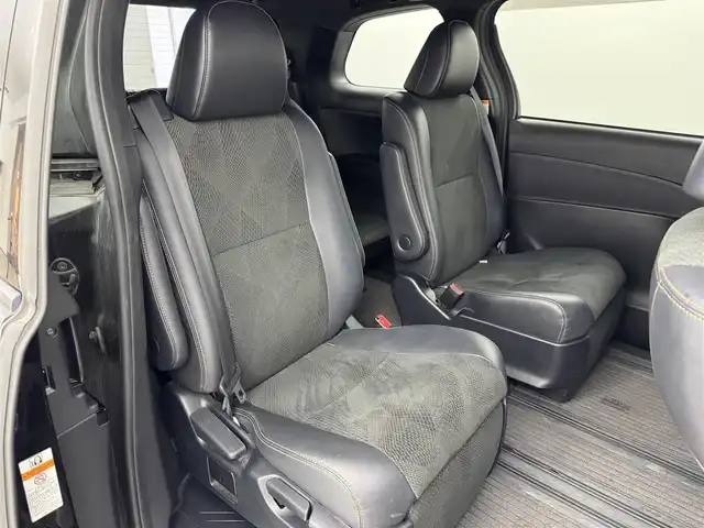 トヨタ エスティマ アエラス プレミアム 福岡県 2018(平30)年 3.2万km ブラック ワンオーナー　/後席モニター　/純正ナビ／フルセグＴＶ　/バックカメラ　/ビルトインETC　/前方ドライブレコーダー　/クルーズコントロール　/衝突被害軽減ブレーキ　/レーンキープ　/両側電動スライドドア　/ハーフレザーシート　/パワーシート　/純正１８インチＡＷ　/LEDヘッドライト