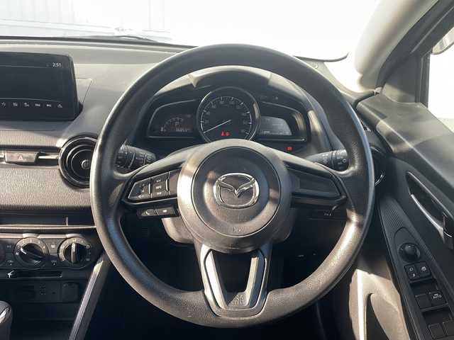 マツダ マツダ２ 15C 三重県 2020(令2)年 3.7万km アークティックホワイト 純正コネクトナビ/バックカメラ/ＢＳＭ/レーンキープアシスト/コーナーセンサー/パーキングセンサー/アイドリングストップ/ステアスイッチ/ＭＴモード/衝突被害軽減システム/ＬＥＤオートライト/ＵＳＢ入力ポート/ＡＵＸ/電動格納ミラー/禁煙車