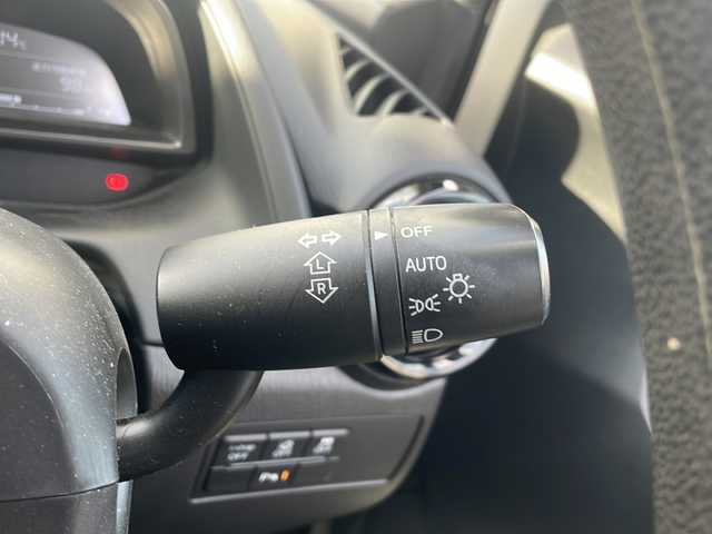 マツダ マツダ２ 15C 三重県 2020(令2)年 3.7万km アークティックホワイト 純正コネクトナビ/バックカメラ/ＢＳＭ/レーンキープアシスト/コーナーセンサー/パーキングセンサー/アイドリングストップ/ステアスイッチ/ＭＴモード/衝突被害軽減システム/ＬＥＤオートライト/ＵＳＢ入力ポート/ＡＵＸ/電動格納ミラー/禁煙車