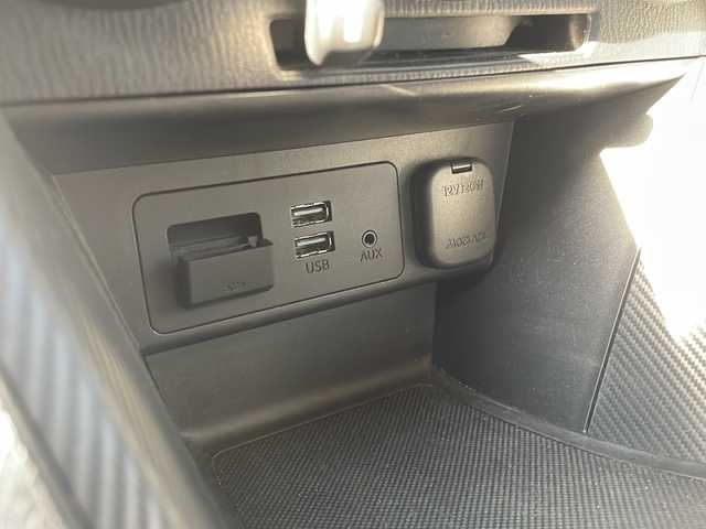 マツダ マツダ２ 15C 三重県 2020(令2)年 3.7万km アークティックホワイト 純正コネクトナビ/バックカメラ/ＢＳＭ/レーンキープアシスト/コーナーセンサー/パーキングセンサー/アイドリングストップ/ステアスイッチ/ＭＴモード/衝突被害軽減システム/ＬＥＤオートライト/ＵＳＢ入力ポート/ＡＵＸ/電動格納ミラー/禁煙車