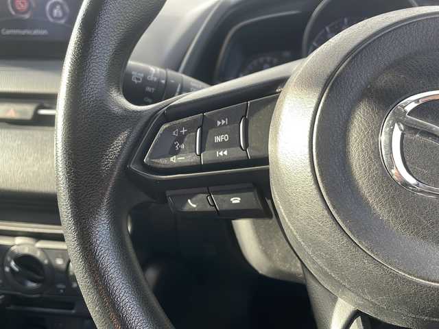 マツダ マツダ２ 15C 三重県 2020(令2)年 3.7万km アークティックホワイト 純正コネクトナビ/バックカメラ/ＢＳＭ/レーンキープアシスト/コーナーセンサー/パーキングセンサー/アイドリングストップ/ステアスイッチ/ＭＴモード/衝突被害軽減システム/ＬＥＤオートライト/ＵＳＢ入力ポート/ＡＵＸ/電動格納ミラー/禁煙車