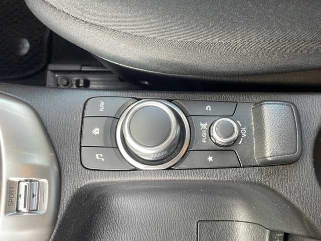 マツダ マツダ２ 15C 三重県 2020(令2)年 3.7万km アークティックホワイト 純正コネクトナビ/バックカメラ/ＢＳＭ/レーンキープアシスト/コーナーセンサー/パーキングセンサー/アイドリングストップ/ステアスイッチ/ＭＴモード/衝突被害軽減システム/ＬＥＤオートライト/ＵＳＢ入力ポート/ＡＵＸ/電動格納ミラー/禁煙車