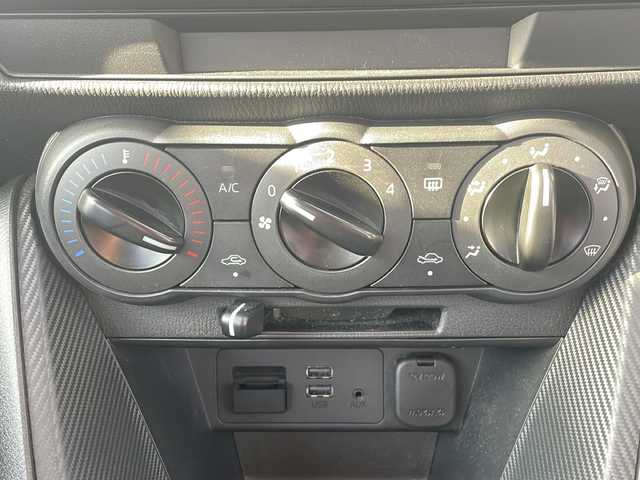 マツダ マツダ２ 15C 三重県 2020(令2)年 3.7万km アークティックホワイト 純正コネクトナビ/バックカメラ/ＢＳＭ/レーンキープアシスト/コーナーセンサー/パーキングセンサー/アイドリングストップ/ステアスイッチ/ＭＴモード/衝突被害軽減システム/ＬＥＤオートライト/ＵＳＢ入力ポート/ＡＵＸ/電動格納ミラー/禁煙車