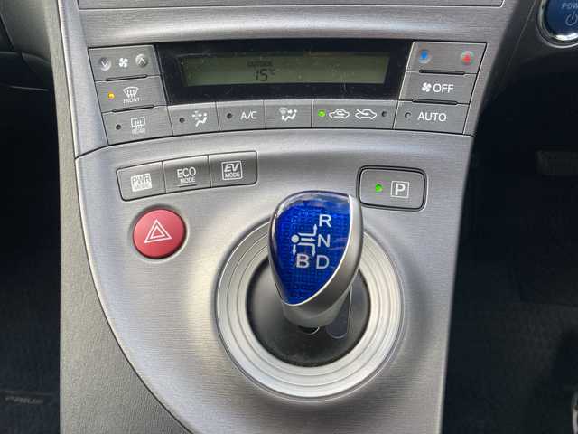 トヨタ プリウス S　マイコーデ 岐阜県 2013(平25)年 6.4万km ボルドーマイカメタリック 【登録時走行距離：63301km】/純正7型ナビ/フルセグTV/バックカメラ/純正フロアマット/純正ドアバイザー/純正アルミホイール/ビルトインETC/Bluetooth/オートエアコン/プッシュスタート/スマートキー/電動格納ミラー