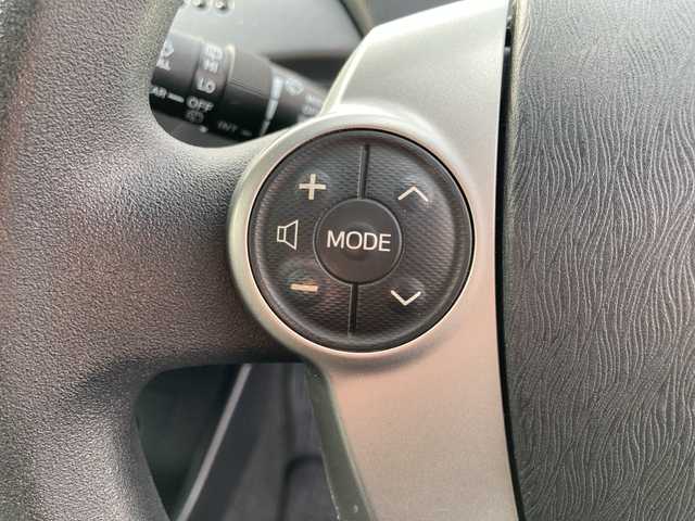 トヨタ プリウス S　マイコーデ 岐阜県 2013(平25)年 6.4万km ボルドーマイカメタリック 【登録時走行距離：63301km】/純正7型ナビ/フルセグTV/バックカメラ/純正フロアマット/純正ドアバイザー/純正アルミホイール/ビルトインETC/Bluetooth/オートエアコン/プッシュスタート/スマートキー/電動格納ミラー