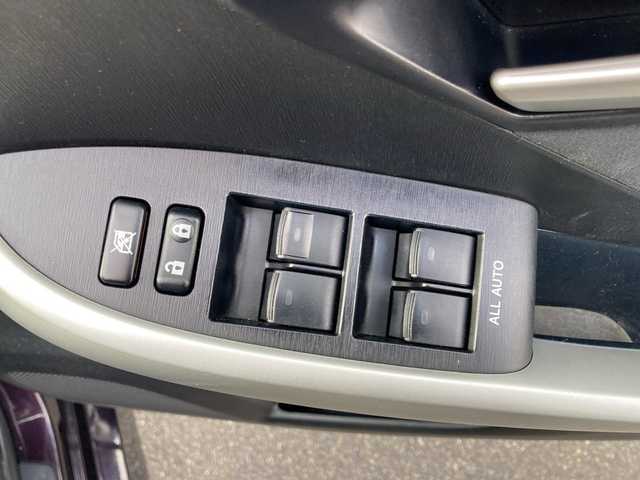 トヨタ プリウス S　マイコーデ 岐阜県 2013(平25)年 6.4万km ボルドーマイカメタリック 【登録時走行距離：63301km】/純正7型ナビ/フルセグTV/バックカメラ/純正フロアマット/純正ドアバイザー/純正アルミホイール/ビルトインETC/Bluetooth/オートエアコン/プッシュスタート/スマートキー/電動格納ミラー