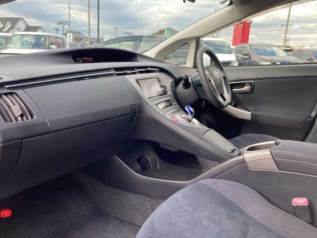 トヨタ プリウス S　マイコーデ 岐阜県 2013(平25)年 6.4万km ボルドーマイカメタリック 【登録時走行距離：63301km】/純正7型ナビ/フルセグTV/バックカメラ/純正フロアマット/純正ドアバイザー/純正アルミホイール/ビルトインETC/Bluetooth/オートエアコン/プッシュスタート/スマートキー/電動格納ミラー