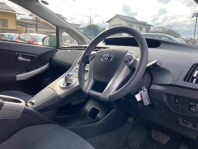 トヨタ プリウス S　マイコーデ 岐阜県 2013(平25)年 6.4万km ボルドーマイカメタリック 【登録時走行距離：63301km】/純正7型ナビ/フルセグTV/バックカメラ/純正フロアマット/純正ドアバイザー/純正アルミホイール/ビルトインETC/Bluetooth/オートエアコン/プッシュスタート/スマートキー/電動格納ミラー