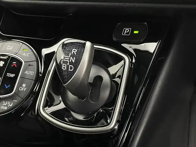 トヨタ ノア ハイブリッド Si 宮城県 2020(令2)年 5.3万km ブラック パイオニアナビ（AVIC-RW810）/アルパインリアモニター×2/シートヒーター/トヨタセーフティセンス/プリクラッシュセーフティ/クリアランスソナー/車線逸脱警報/先行車発進警告/オートハイビーム/クルーズコントロール/バックカメラ/パワースライドドア/ビルトインETC/シートヒーター(D/N)/純正AW/ステアリングスイッチ/LEDヘッドライト/LEDフォグ/プッシュスタート/スマートキー/禁煙