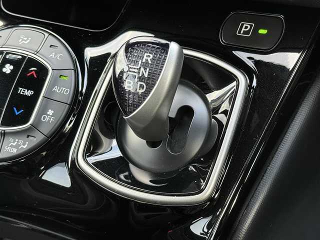 トヨタ ノア ハイブリッド Si ダブルバイビーⅡ 福岡県 2021(令3)年 1.9万km ブラック 純正10型SDナビ(フルセグ/CD/DVD/BT)バックモニター後席モニタートヨタセーフティーセンスコーナーセンサー両側パワスラドラレコETCシートヒーターUSBポート純正フロアマット純正LEDヘッドライト純正16インチアルミホイール