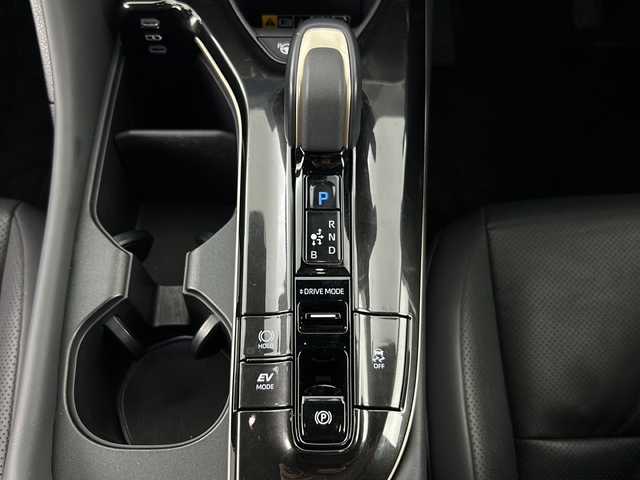 トヨタ クラウン スポーツ Z 愛知県 2023(令5)年 5万km プレシャスホワイトパール 純正メモリナビ/（AM/FM/フルセグTV/Bluetooth）/置くだけ充電/ヘッドアップディスプレイ/ブラインドスポットモニター/パーキングアシスト/衝突軽減ブレーキ/レーンキープアシスト/追従式クルーズコントロール/デジタルインナーミラー/ヘッドランプウォッシャー/パワーシート/メモリシート/シートヒーター/シートエアコン/ステアリングヒーター/ETC2.0/ドライブレコーダー/パワーバックドア/純正アルミホイール/純正フロアマット/スマートキー/プッシュスタート