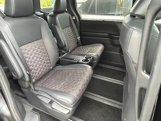 トヨタ ヴォクシー S－Z 大阪府 2022(令4)年 3.3万km アティチュードブラックマイカ 純正１０．５インチナビ/   フルセグTV/Bluetooth/USB/衝突軽減/バックモニター/１４インチ後席モニター/前席シートヒーター/両側パワースライドドア/レーダークルーズコントロール/横滑り防止装置/ドライブレコーダー/純正17インチアルミホイール/オートマチックハイビーム/コーナーセンサー/純正フロアマット/プッシュスタート/スマートキー/ハーフレザーシート/ＥＴＣ/ＬＥＤライト