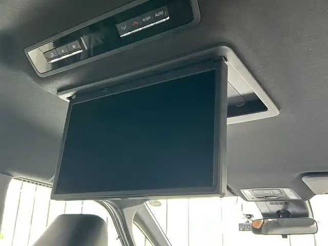 トヨタ ヴォクシー S－Z 大阪府 2022(令4)年 3.3万km アティチュードブラックマイカ 純正１０．５インチナビ/   フルセグTV/Bluetooth/USB/衝突軽減/バックモニター/１４インチ後席モニター/前席シートヒーター/両側パワースライドドア/レーダークルーズコントロール/横滑り防止装置/ドライブレコーダー/純正17インチアルミホイール/オートマチックハイビーム/コーナーセンサー/純正フロアマット/プッシュスタート/スマートキー/ハーフレザーシート/ＥＴＣ/ＬＥＤライト