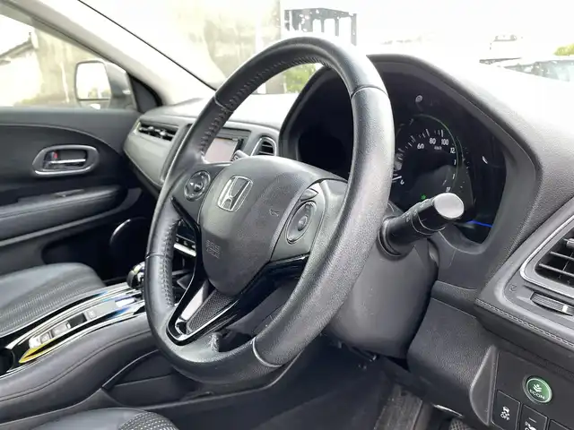 ホンダ ヴェゼル ハイブリッド Z 福島県 2015(平27)年 10.8万km ホワイトオーキッドパール （株）IDOMが運営する【じしゃロンいわき店】の/自社ローン専用車両になります。/こちらは現金またはオートローンご利用時の価格です。/自社ローンご希望の方は別途その旨お申し付けください//メモリナビ/フルセグテレビ/DVD BT CD/バックカメラ/純正アルミホイール/クルーズコントロール/ETC/HID