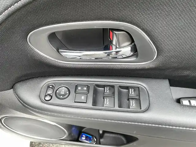 ホンダ ヴェゼル ハイブリッド Z 福島県 2015(平27)年 10.8万km ホワイトオーキッドパール （株）IDOMが運営する【じしゃロンいわき店】の/自社ローン専用車両になります。/こちらは現金またはオートローンご利用時の価格です。/自社ローンご希望の方は別途その旨お申し付けください//メモリナビ/フルセグテレビ/DVD BT CD/バックカメラ/純正アルミホイール/クルーズコントロール/ETC/HID