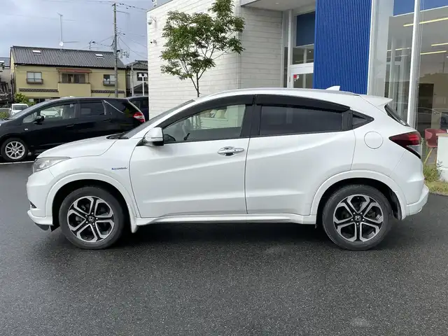ホンダ ヴェゼル ハイブリッド Z 福島県 2015(平27)年 10.8万km ホワイトオーキッドパール （株）IDOMが運営する【じしゃロンいわき店】の/自社ローン専用車両になります。/こちらは現金またはオートローンご利用時の価格です。/自社ローンご希望の方は別途その旨お申し付けください//メモリナビ/フルセグテレビ/DVD BT CD/バックカメラ/純正アルミホイール/クルーズコントロール/ETC/HID